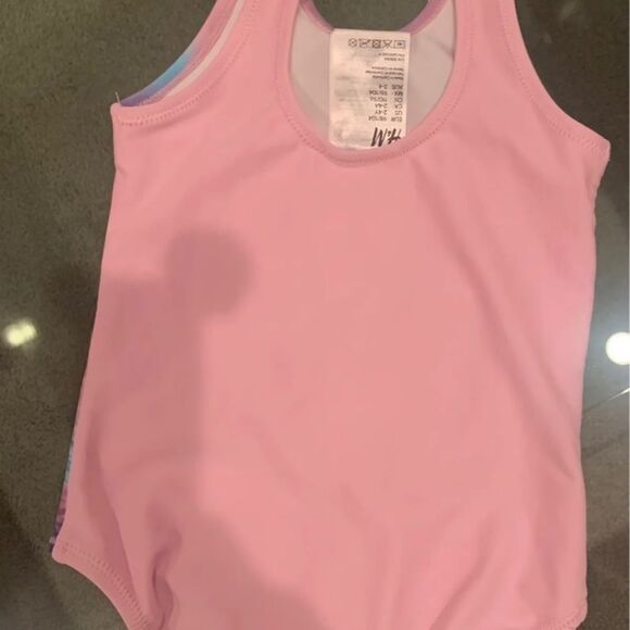 H&M Swimsuit with Printed Design
2-4 - Picture 4 of 5